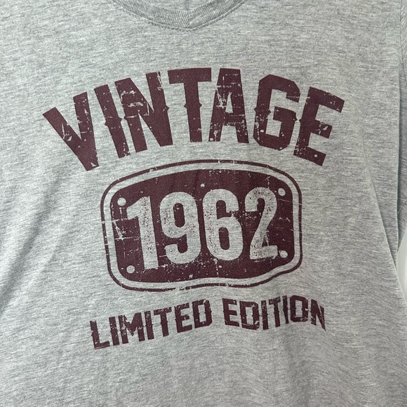 Gray Vintage Graphic Women's Top - Picture 3 of 5